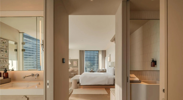 Номер Standard с 2 комнатами Kromo Bangkok, Curio Collection By Hilton
