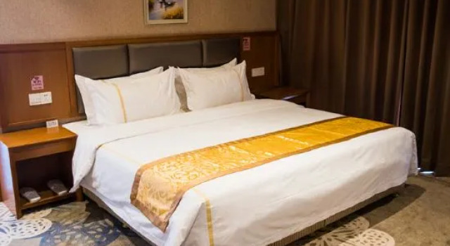 Люкс Deluxe Huaxi Garden Hotel (Qingdao Liuting Airport)