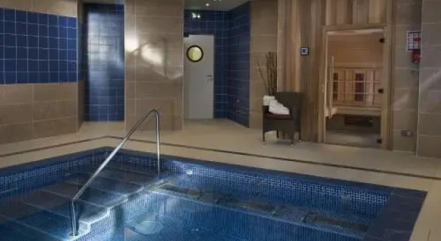 Le Ruban dAzur, Book Hotel Hoteller i Étang de Thau med pool, Swimmingpool