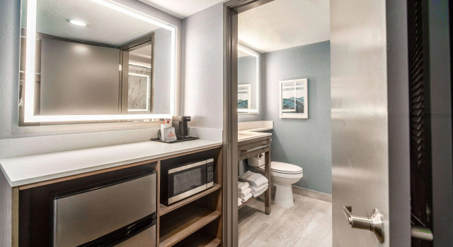 La Quinta Inn & Suites by Wyndham Cocoa Beach Oceanfront