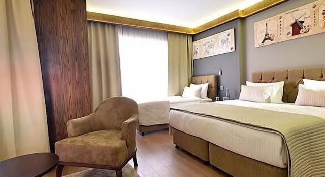 Трёхместный номер Superior с балконом The Elegant Hotel