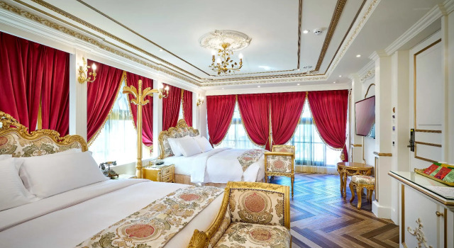 Люкс Sun Moon Lake Queen Castle Hotel