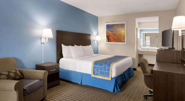 Двухместный номер Standard Days Inn & Suites by Wyndham Savannah Midtown