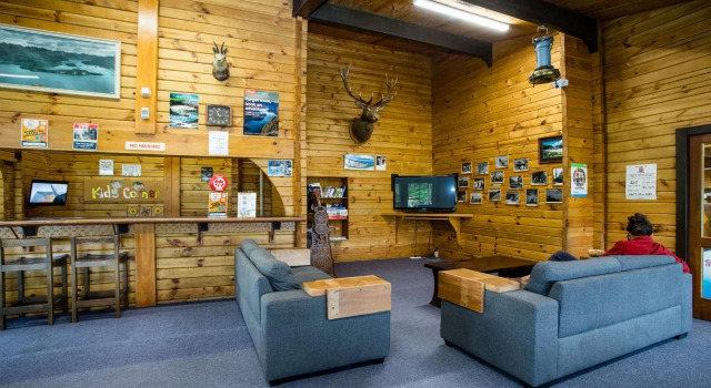 Tasman Holiday Parks - Te Anau, Забронировать Курортный отель Отели Те-Анау с парковкой, Парковка