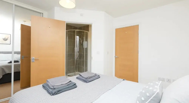 Derby 2 Bed House 3 Min Walk to Hospital, Забронировать Отель Бизнес-отели Англии, 4* 5*