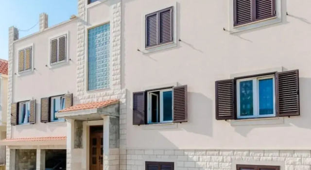Apartment Karlo - Two Bedroom Apartment With Balcony