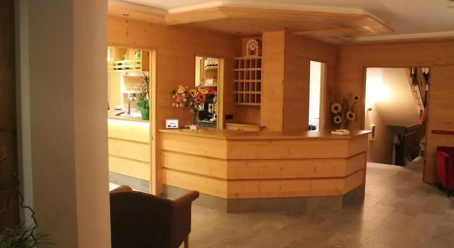 Hotel Piccola Baita, Забронировать Отель Отели и гостиницы Мольвено, рядом с Гондольный подъёмник Мольвено-Прадель (нижняя станция), Отель