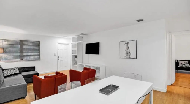 Biscayne deluxe unit 2br2bath free parking garden and BBQ, Varaa Hotelli Hotellit Bayshore pysäköinnillä, Pysäköinti