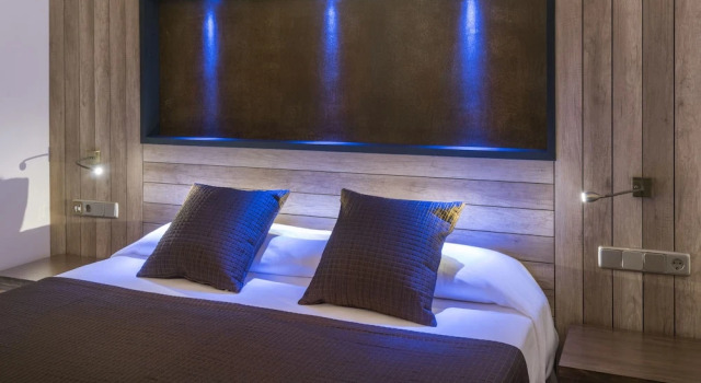 Двухместный номер Superior с балконом Hotel GHT Neptuno-Tossa & Venus SPA