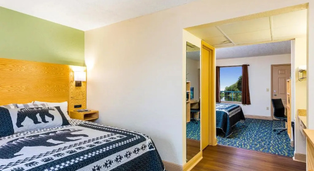 Четырёхместный номер Standard Creekstone Inn