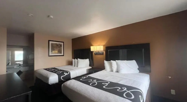 Четырёхместный номер Standard Antlers Inn