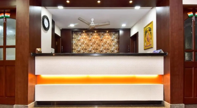 Hotel Dwaraka Inn, Rezerwuj Hotel Hotele w Andhra Pradesh z parkingiem, Parking