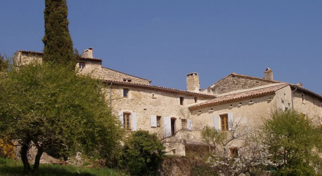 Sous les Remparts - Chambres d'hôtes, Забронировать Отель Ле-Пое-Лаваль Drôme Provençale