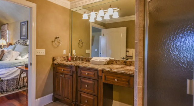 Large Home On Private Peninsula With Hot Tub + Sauna! 4 Bedroom Home, Reserva ahora Hotel Gadsden Alabama