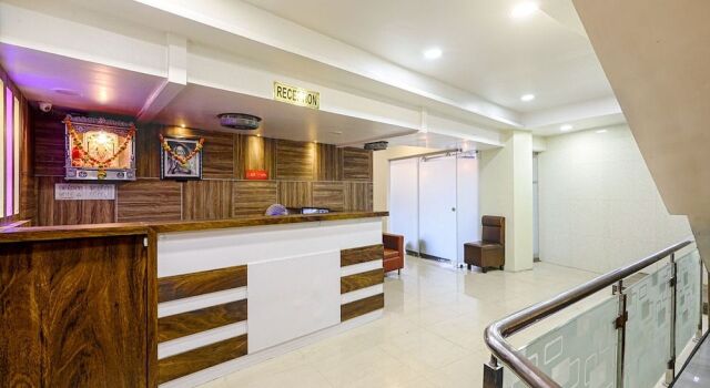 Hotel Kwality Inn by Naivedhya Veg Treat, Забронировать Отель Отели штата Махараштры с завтраком, Завтраки