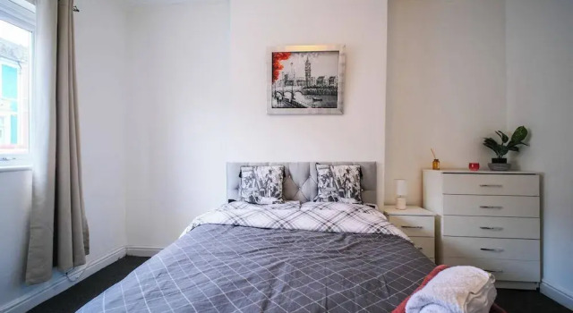 4 Bed House Sleeps 7-free Parking- Contractors, Забронировать Отель Отели Англии 3 звезды, 3*