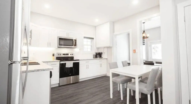Unique 3BR 2bath Quadplex Free Parking Laundry