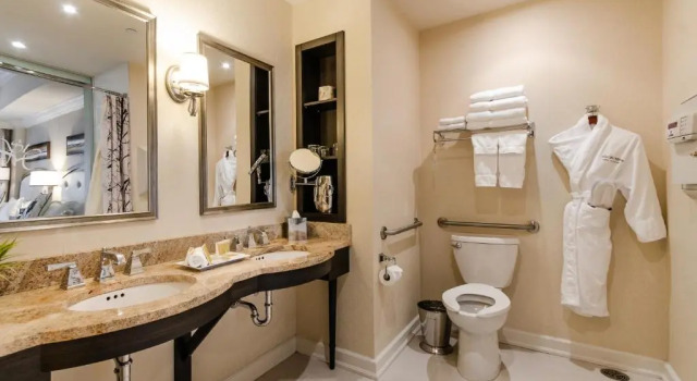 Четырёхместный номер Classic Metcalfe Hotel Montréal by Gray Collection