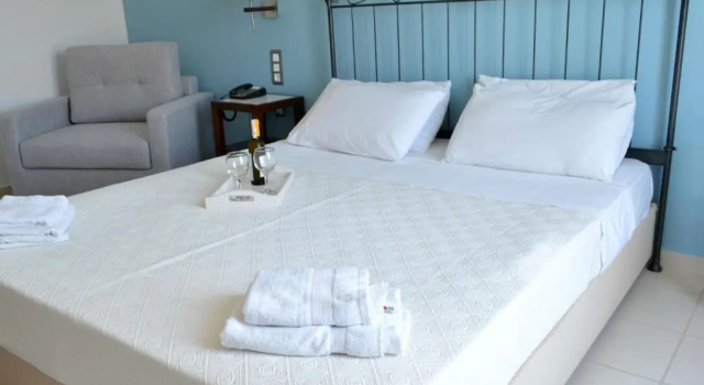 Трёхместный номер Standard с балконом Aretanassa Hotel