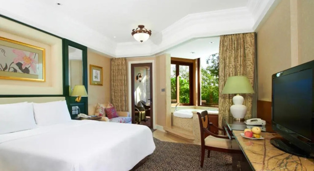 Двухместный номер Deluxe с видом на бассейн Seaview Resort Xiamen