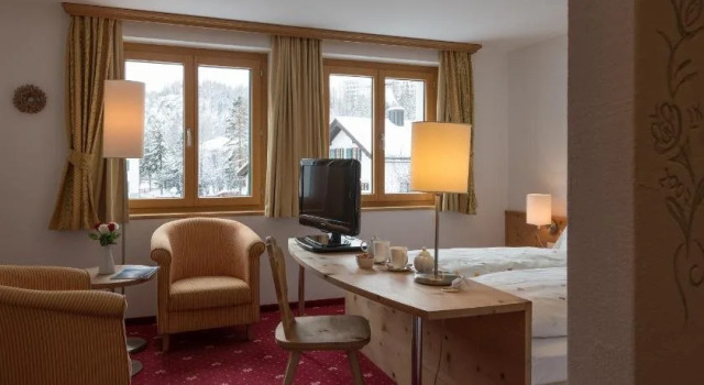 Hotel Seraina, Book Hotel Hoteller i Bregaglia Valley med parkering, Parkering