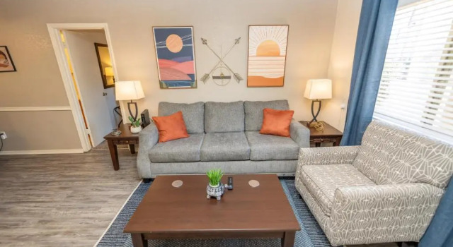OU Boomer, Pool & Gym, BBQ, Netflix, 100mb Internet, Washer & Dryer, Prenota Appartamento Hotel a Norman con piscina, Piscina