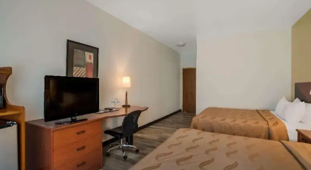 Шестиместный номер Standard Quality Inn & Suites Chambersburg Northeast