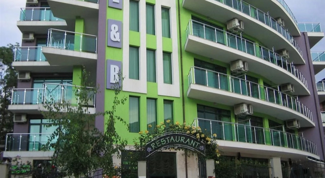 Hotel L&B- Free parking, Забронировать Отель Отели Солнечного берега с бассейном, рядом с Клуб GRAND, Бассейн