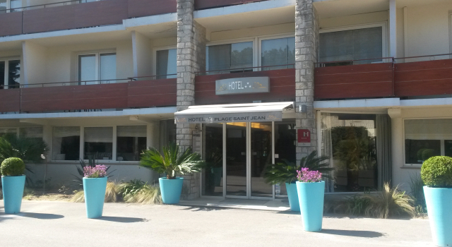 Hotel Plage Saint Jean, Забронировать Отель Отели Ла-Сьота 3 звезды, рядом с Пляж La Ciotat Beach, 3*