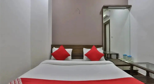 Knk Hotel by OYO Rooms, Buchen Sie Hotel Gandhidham Gujarat