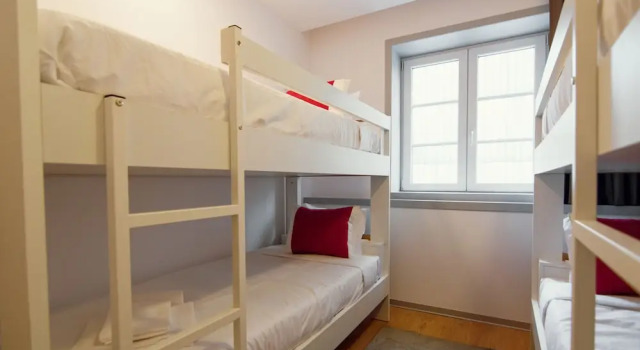 Кровать в общем номере (женский номер) Centro de Juventude de Braga - Hostel