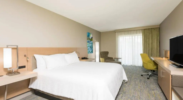 Номер Standard с балконом Hilton Garden Inn Grand Rapids East