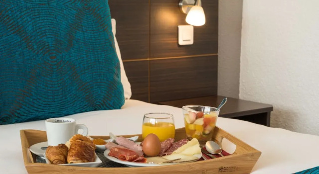 Семейный номер Standard Sure Hotel by Best Western Biarritz Aeroport