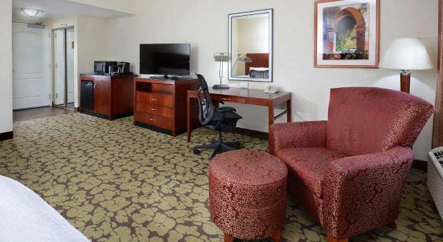 Четырёхместный номер Standard Hilton Garden Inn Greensboro
