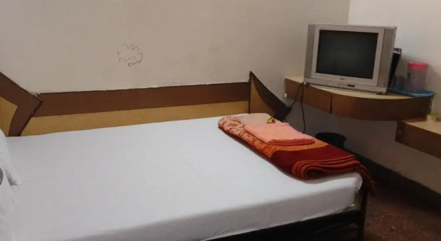 Sai Seva Hotel, Забронировать Отель Ширди штат Махараштра, рядом с Железнодорожный вокзал Сайнагар