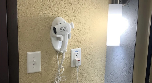 Люкс Holiday Inn Express and Suites Kansas City Airport by IHG