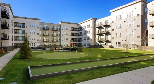 Bright Stylish 2BR Apt in Oak Brook