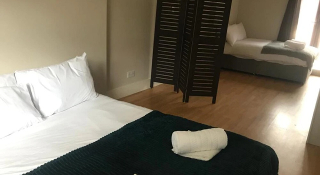 4 Bedroom, 8 bed Apartment,free Parking, Varaa Huoneisto Asunnot kohteessa Merseyside, Huoneisto