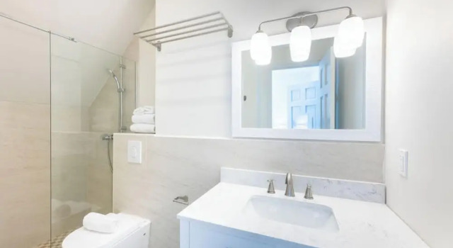 Апартаменты Historic Heartbeat 2BR Townhouse in Central Bliss