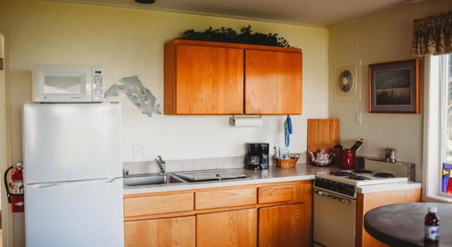 Люкс Juan de Fuca Waterfront Hotel & Cottages