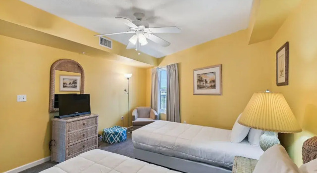 Seacrest 402 is a 2 BR Gulf Front on Okaloosa Island by RedAwning, Book Lejlighed Fort Walton Beach Emerald Coast