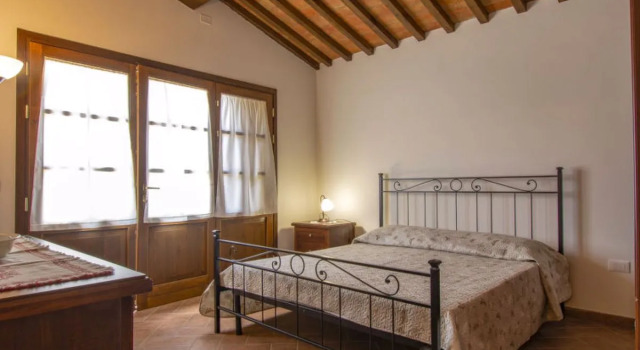 Elisa (RIP105), Book Hotel Riparbella Toscana