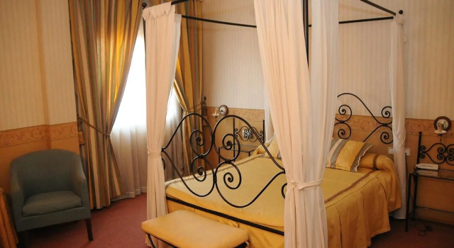 Hotel Las Yucas, Buchen Sie Hotel Atarfe 