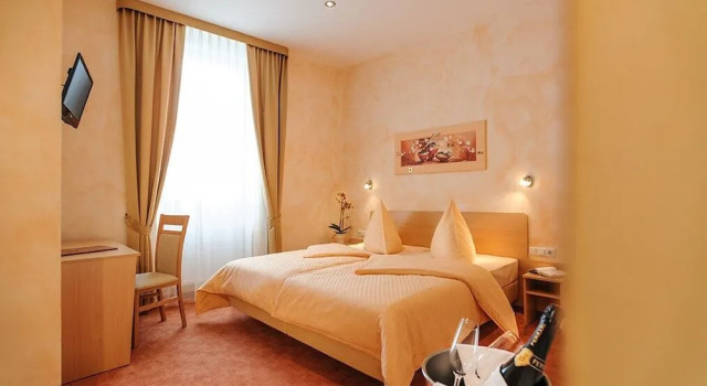 Hotel Mediterraneo, Забронировать Отель Нойштадт-ан-дер-Вайнштрасе Wine Route