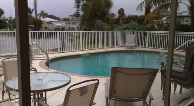 Апартаменты Edgewater Inn
