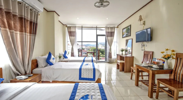 Трёхместный номер Deluxe с балконом Annecy Hotel