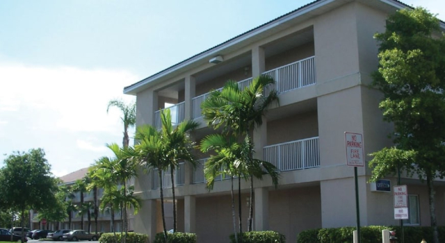 InTown Suites Extended Stay Columbia SC - Two Notch, Забронировать Отель Отели Дентсвилл с парковкой, Парковка