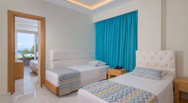 Семейный номер Standard с балконом Oceanis Park Hotel