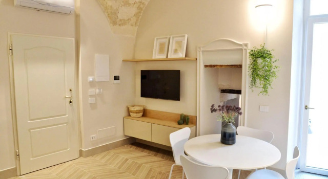 Apartment suitable for couples of friends or families, excellent location, luxurious, private atrium-Mariachiara by Dimore Garibaldi, Buchen Sie Ferienwohnung Monopoli Metropolitanstadt Bari