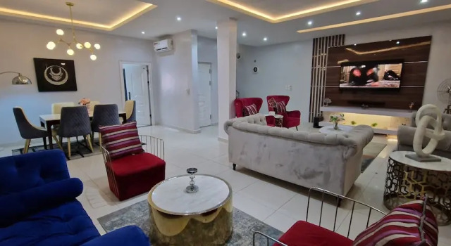 Luxury 3-bed House in Gated Estate With Pool Lekki, Prenota Casa vacanze Lekki Phase 1 